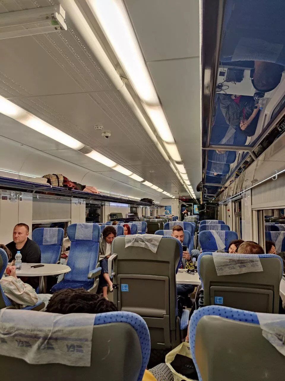 Кадры из вагона поезда dqxikeidqxidqrant