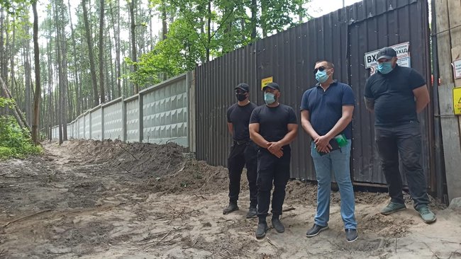 Акция против вырубки деревьев прошла в Голосеевском парке в Киеве 02 dqxikeidqxidqrant