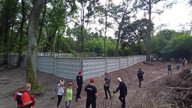 Акция против вырубки деревьев прошла в Голосеевском парке в Киеве 03