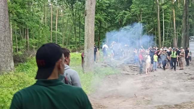 Акция против вырубки деревьев прошла в Голосеевском парке в Киеве 05