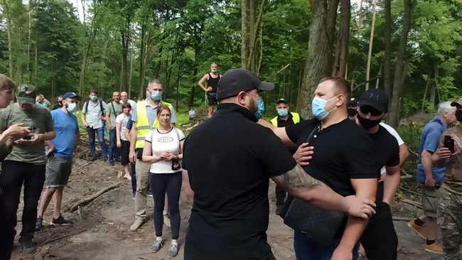 Акция против вырубки деревьев прошла в Голосеевском парке в Киеве 07