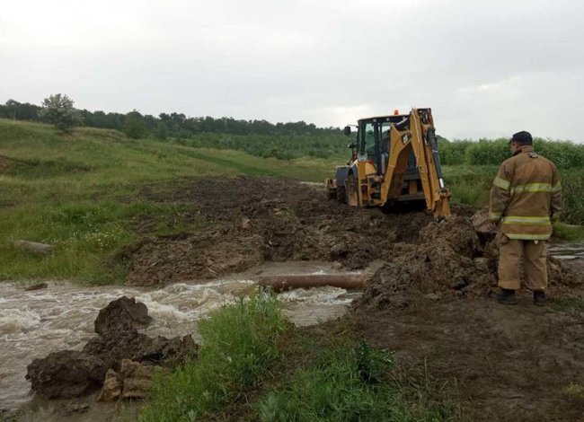 Из-за сильных ливней возникла угроза прорыва дамбы на Одесчине 02 dqxikeidqxidqrant