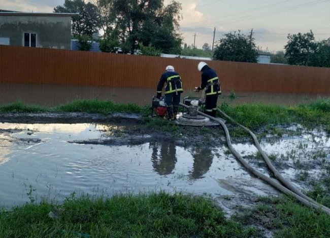 Из-за сильных ливней возникла угроза прорыва дамбы на Одесчине 10