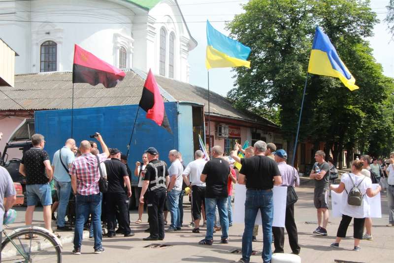 «Вон московских попов!». В Нежине на Крестном ходе УПЦ произошла потасовка с верующими (фото, видео) - 1 - изображение dqxikeidqxidqrant