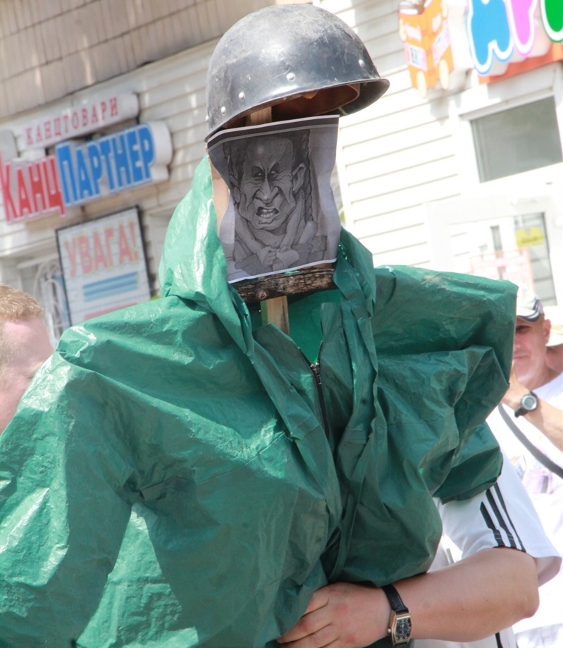 «Вон московских попов!». В Нежине на Крестном ходе УПЦ произошла потасовка с верующими (фото, видео) - 3 - изображение