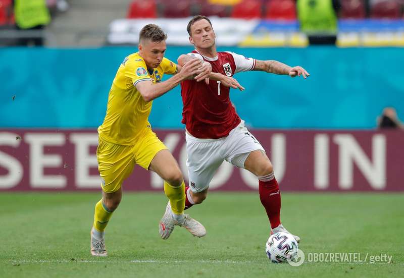 Сергей Сидорчук в матче с Австрией.