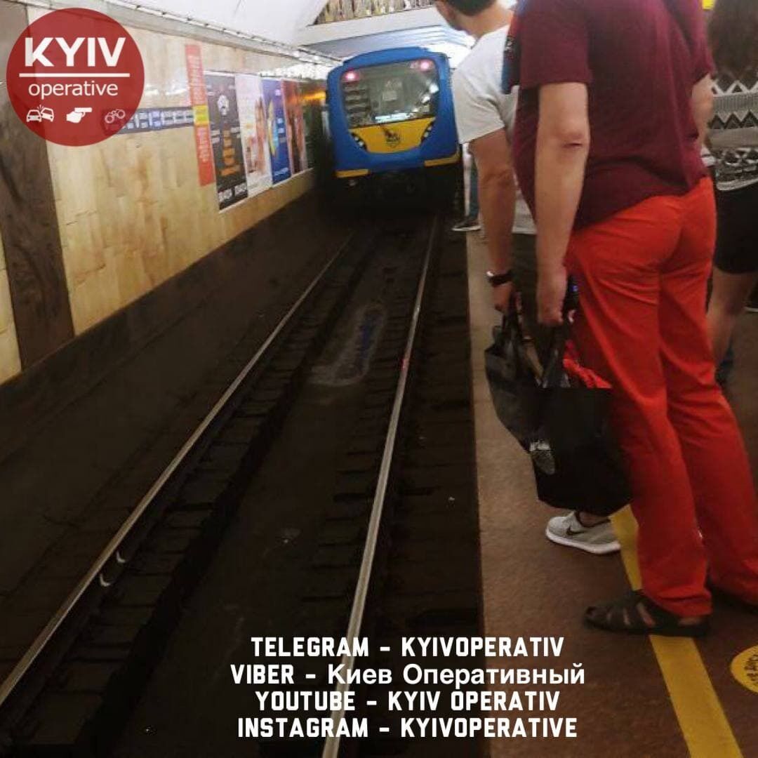 Пассажир упал на рельсы. dqxikeidqxidqrant