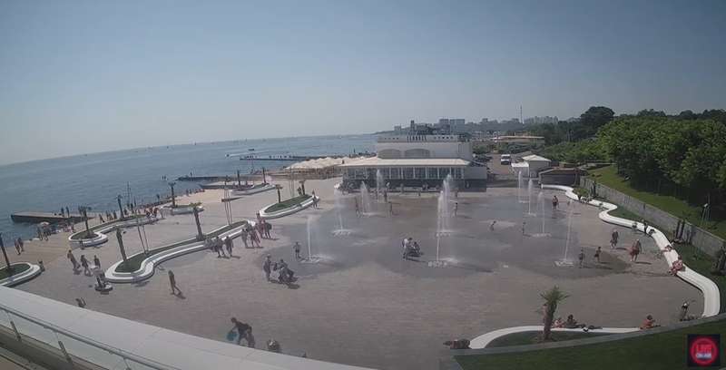 Людей в Одессе очень много