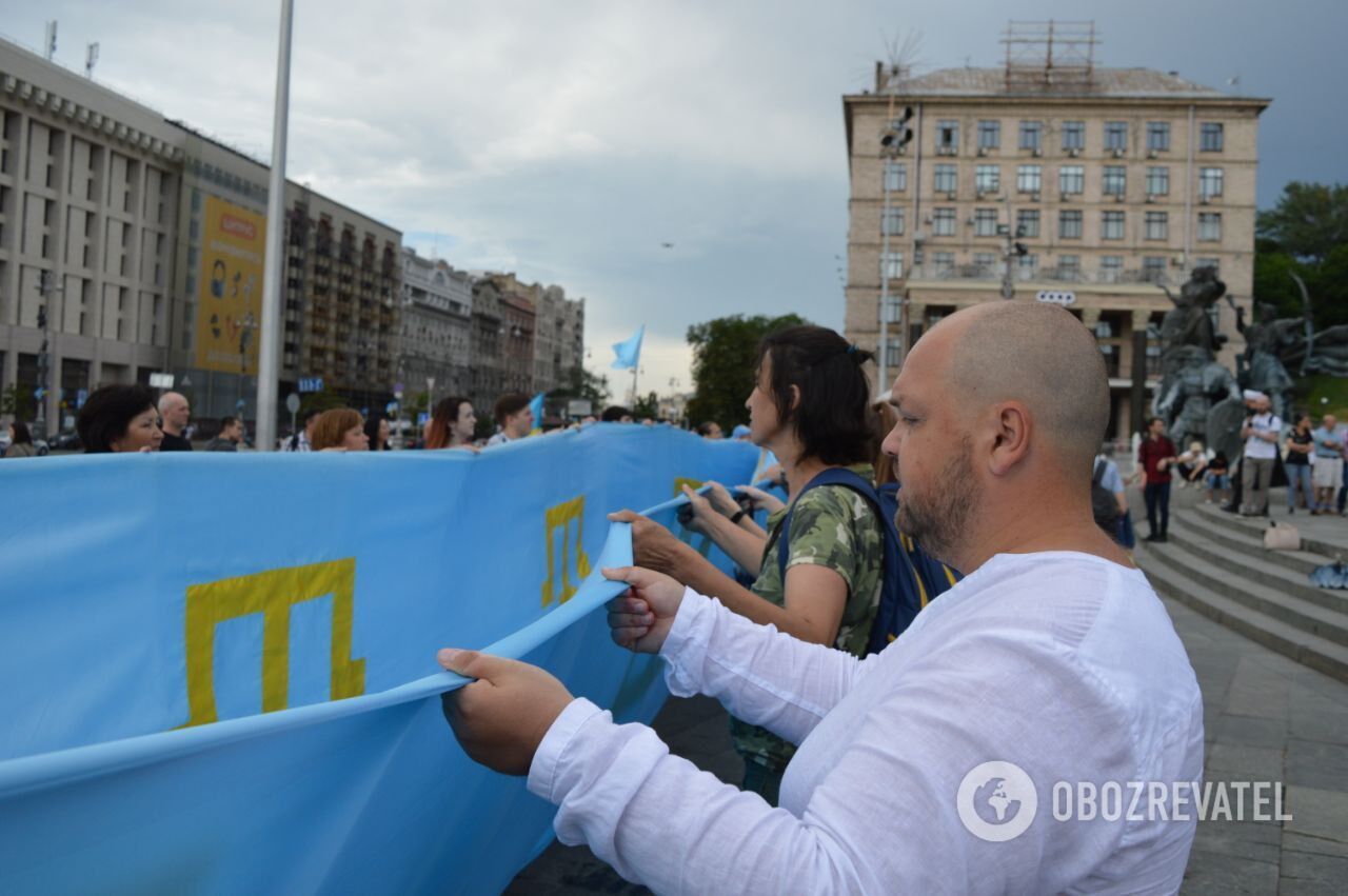 В Киеве прошло шествие по случаю Дня крымскотатарского флага