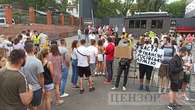  -  , -     Stereoplaza 04