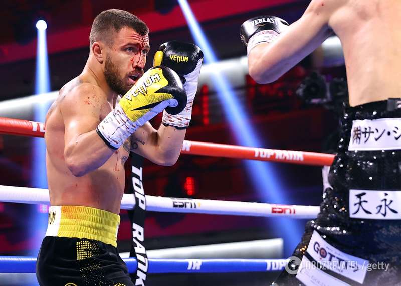 Ломаченко получил кровавое рассечение в дебюте. dqxikeidqxidqrant