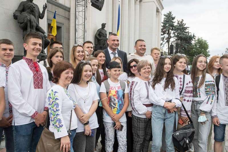 Кличко поздравил украинцев с Днем Конституции dqxikeidqxidqrant