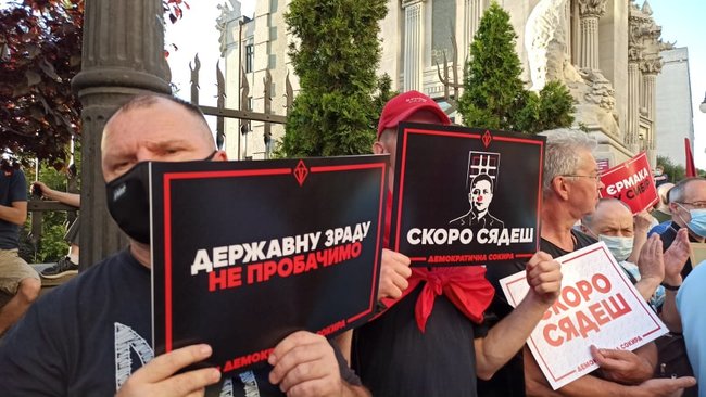 Акция протеста под ОП: Зеленский будет сидеть в тюрьме 03