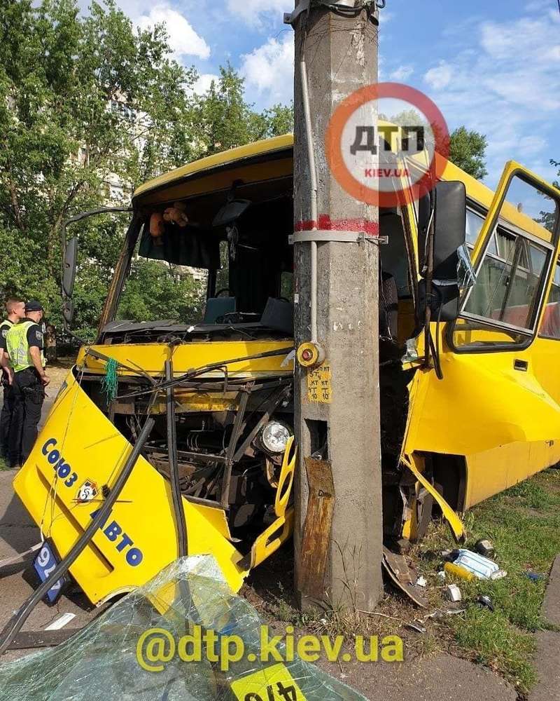 Повреждения на маршрутке