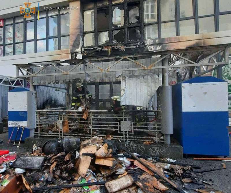 В Киеве горел супермаркет - фото - фото 1 dqxikeidqxidqrant