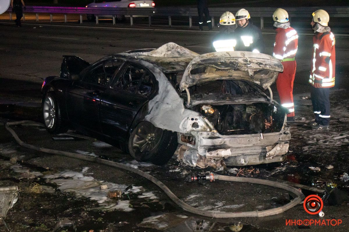 BMW перевернулся и загорелся. dqxikeidqxidqeant