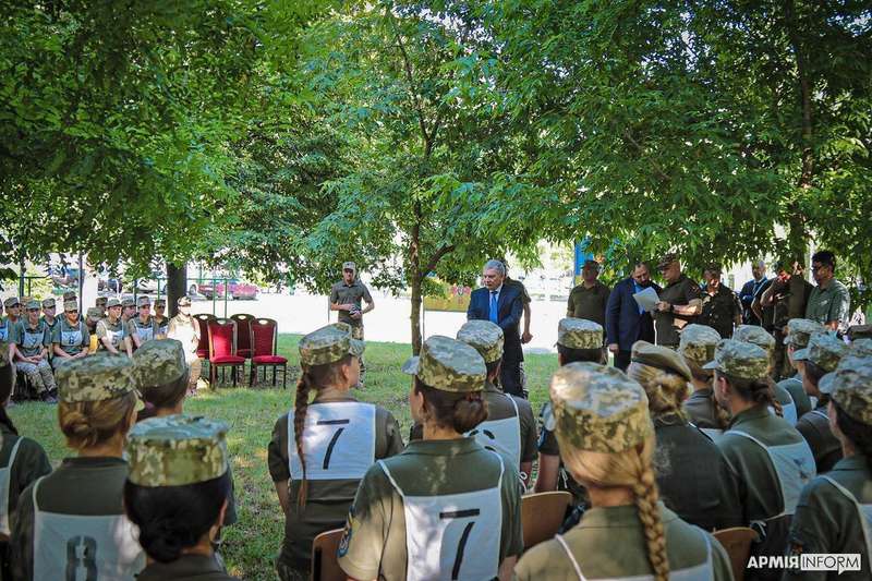 В министерстве рассмотрят возможность закупки новых моделей обуви. dqxikeidqxidqeant