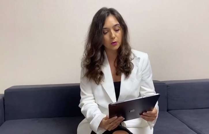 Мендель зачитывает отрывок из собственного произведения. dqxikeidqxidqeant