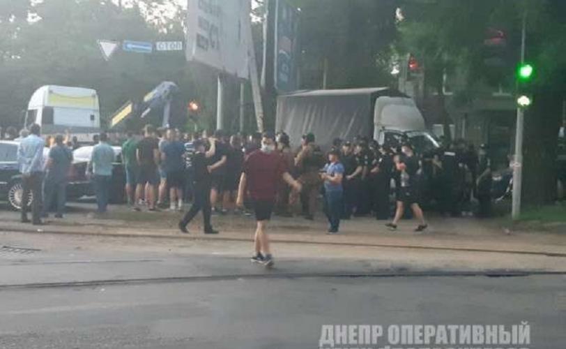 В центре Днепра произошли столкновения с перестрелкой: есть пострадавшие