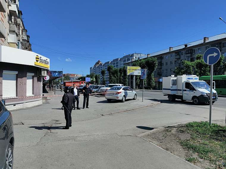 В России неизвестный захватил отделение банка с заложниками. Фото dqxikeidqxidtant