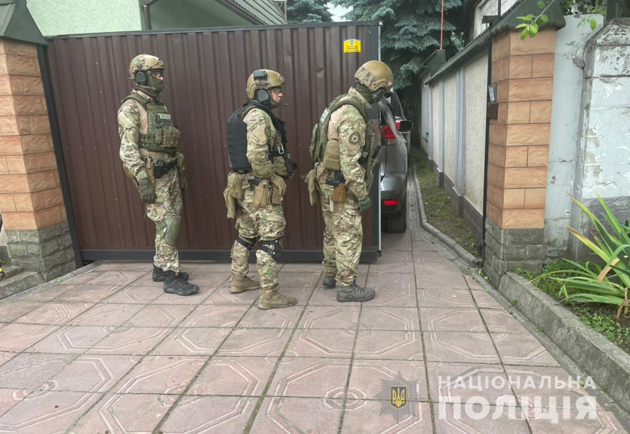 Полиция 13 часов вела переговоры с подозреваемым в убийстве - 1 - изображение dqxikeidqxidqrant