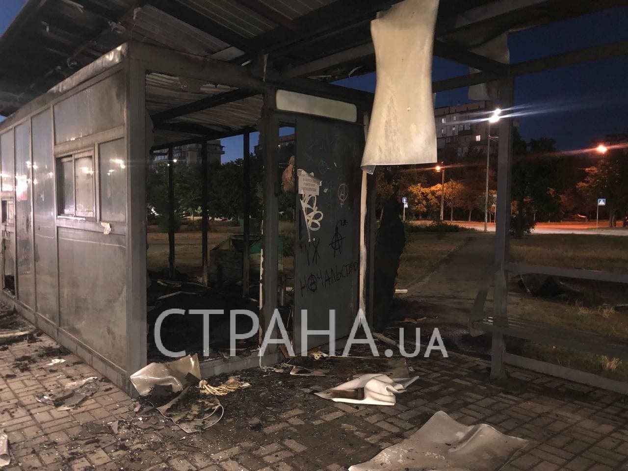 В Киеве сгорела остановка dqxikeidqxidqeant