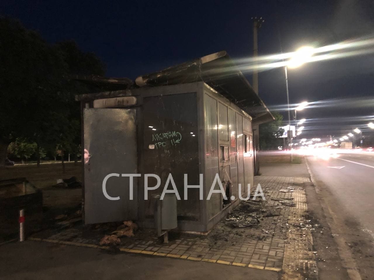 В Киеве сгорела остановка