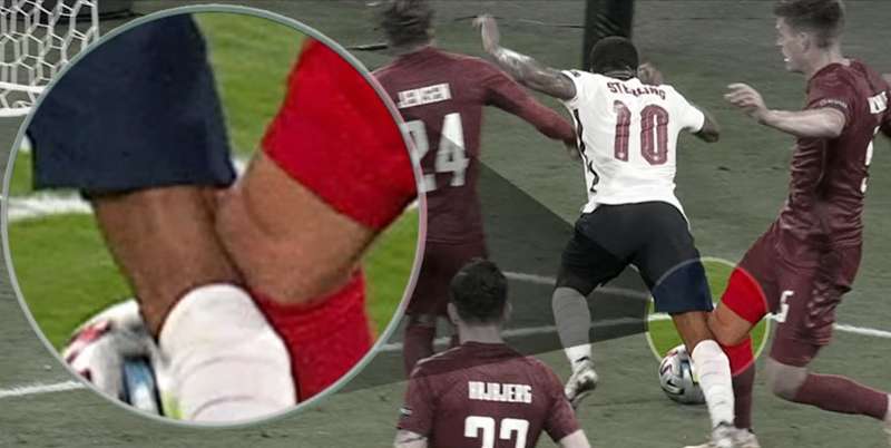 Момент соприкосновения ног Стерлинга и Мэле dqxikeidqxidqeant