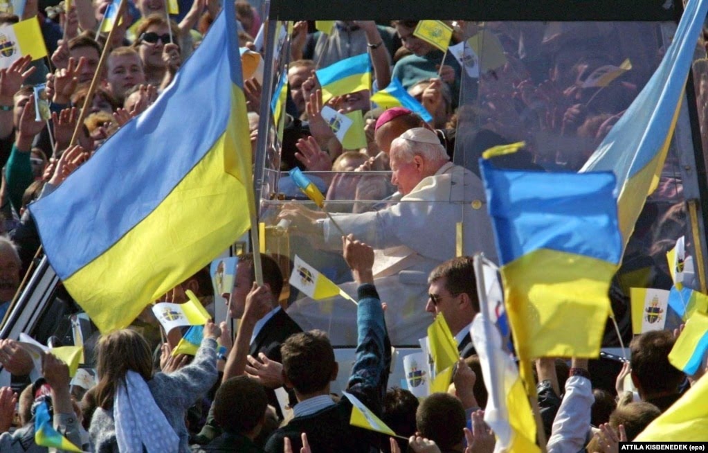 Папа Римський Іван Павло Другий під час візиту до України. Львів, 27 червня 2001 року