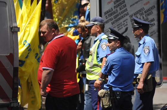 «Демократия по-новому»: власти Киева срывают мирные акции, оказывая давление на общественность