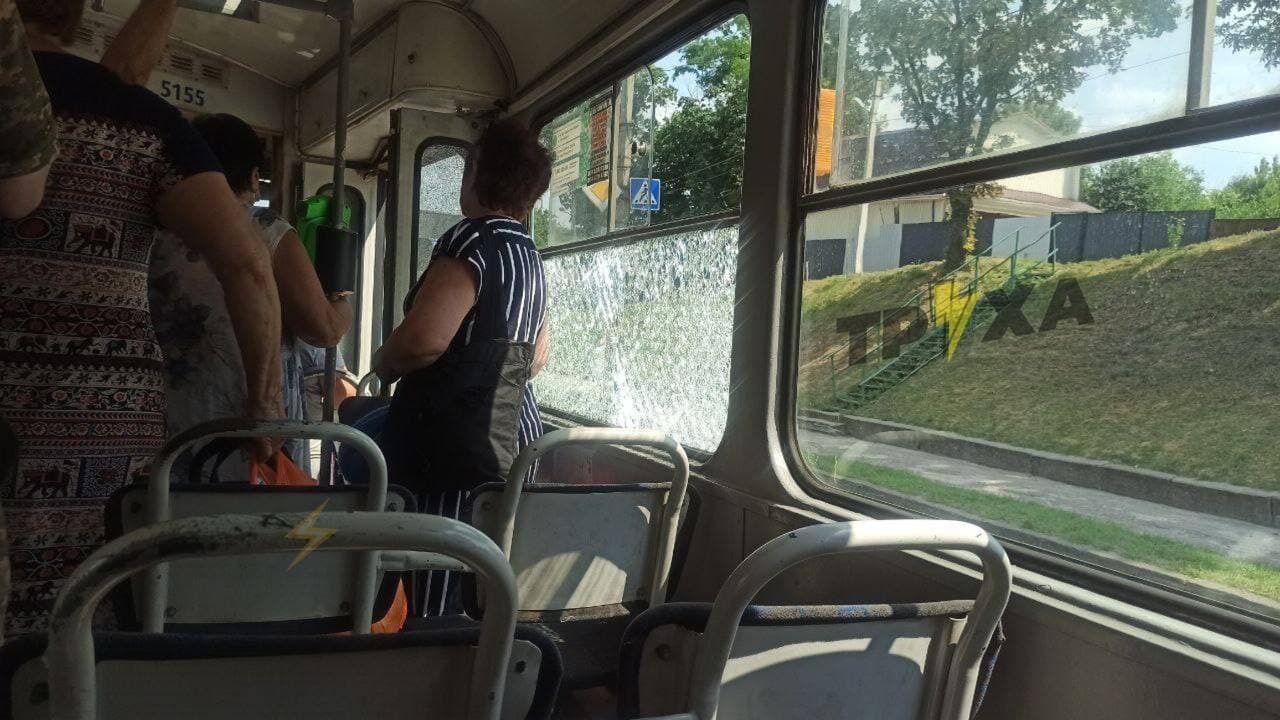 Разбитое стекло трамвая ранило мужчину в салоне dqxikeidqxidqrant