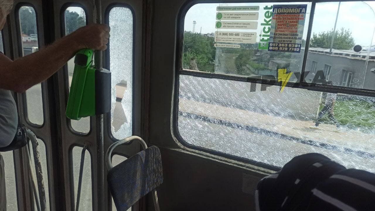 Неизвестные открыли стрельбу по трамваю в Харькове