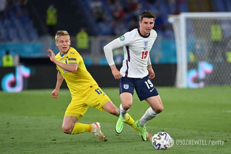 Александр Зинченко в игре с Англией.