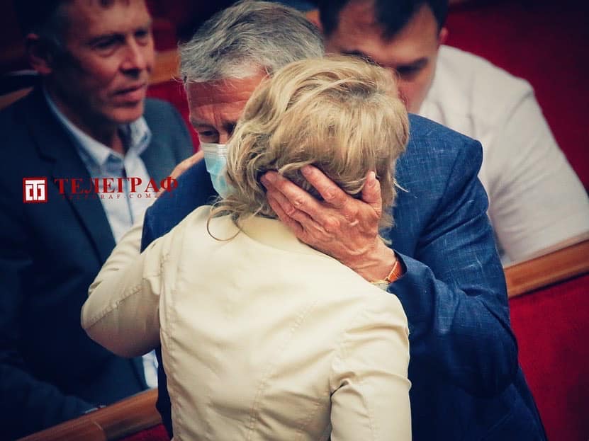 Тимошенко пришла в Раду с новой прической (фото) - 3 - изображение