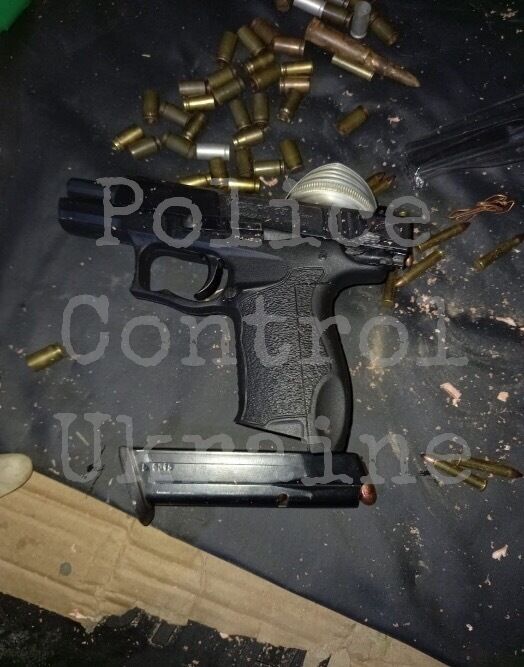 В машине офицера нашли арсенал оружия.