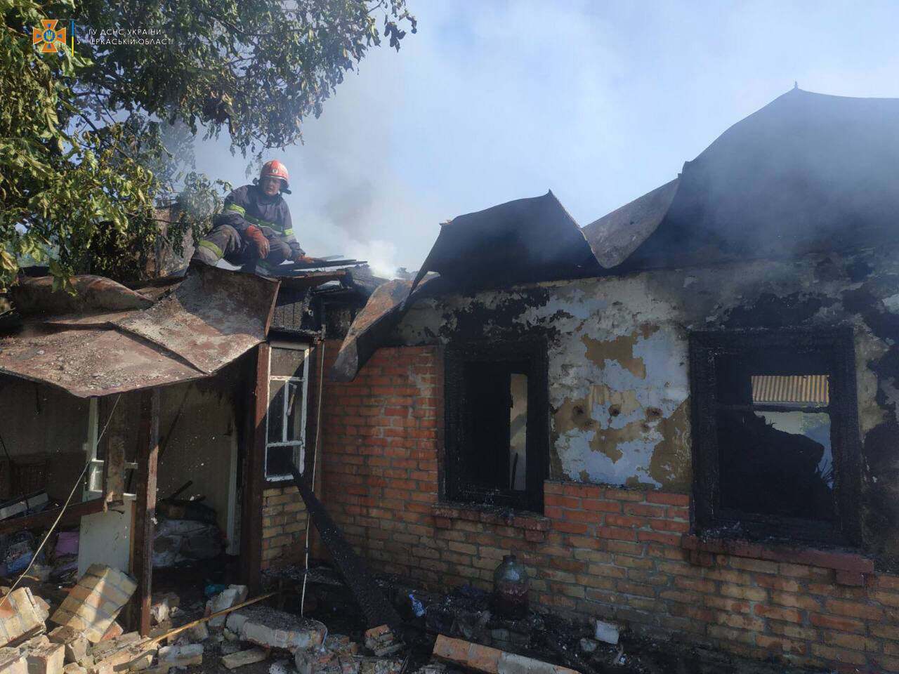 Под завалом спасатели обнаружили тело мужчины dqxikeidqxidqeant