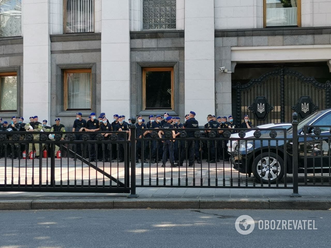 Национальная гвардия возле Верховной Рады.