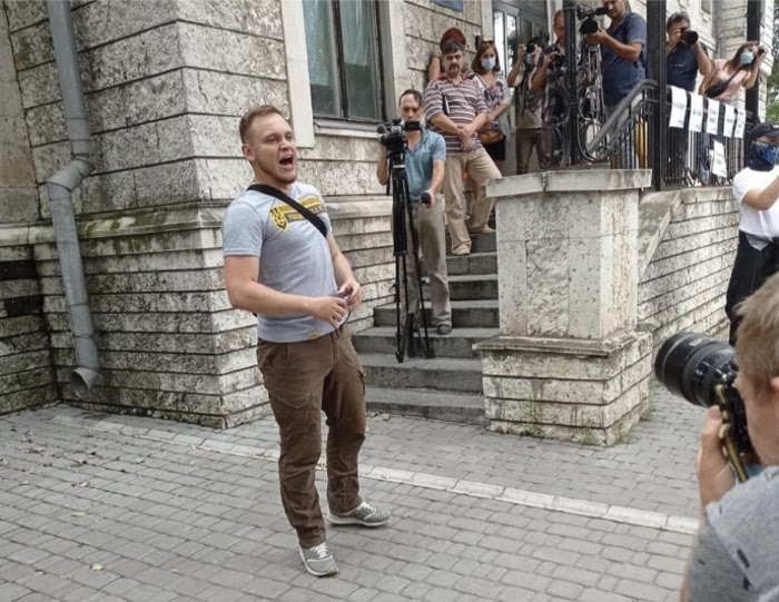 З-під приміщення суду під час оголошення повного тексту ухвали