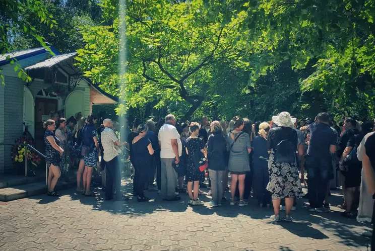 Настю Карнаух провели в последний путь dqxikeidqxidqrant