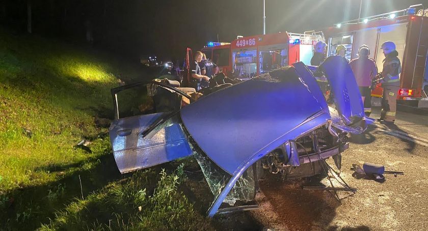 Машина съехала на обочину и перевернулась dqxikeidqxidqeant