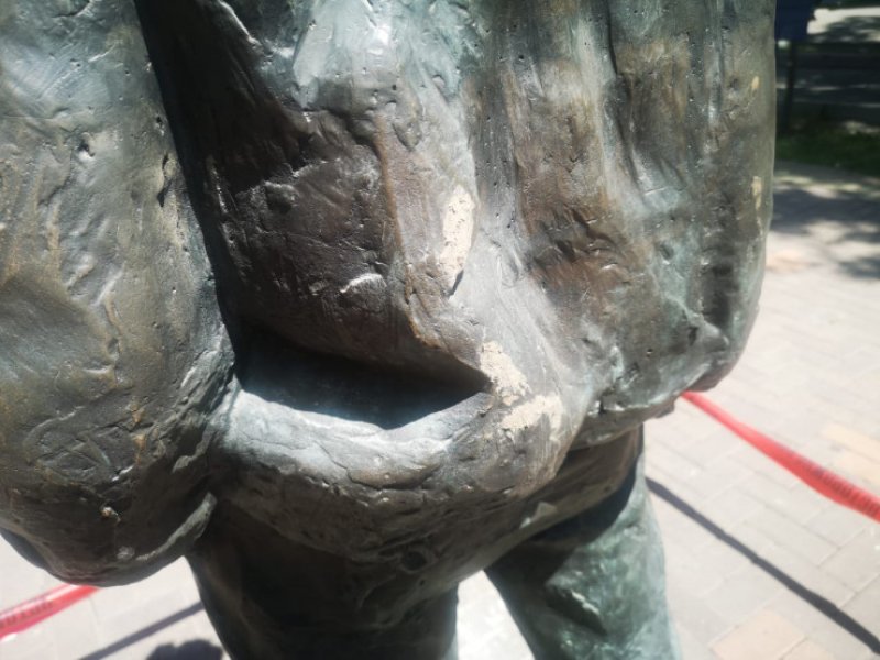 памятник виктору цою, виктор цой, алматы, казахстан, цой в алматы, коммунальщики, памятник упал, снесли памятник цою