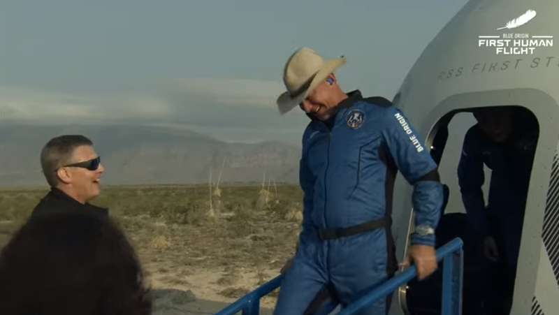 Безос после приземления