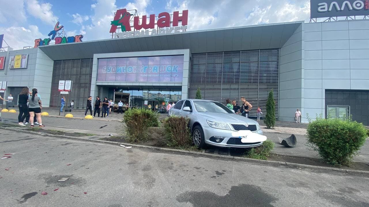 Три человека госпитализированы