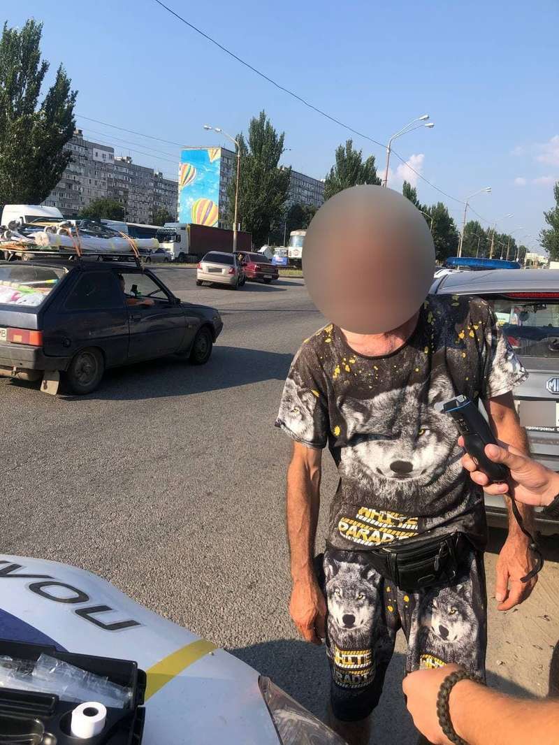 У мужчины были явные признаки опьянения dqxikeidqxidqeant