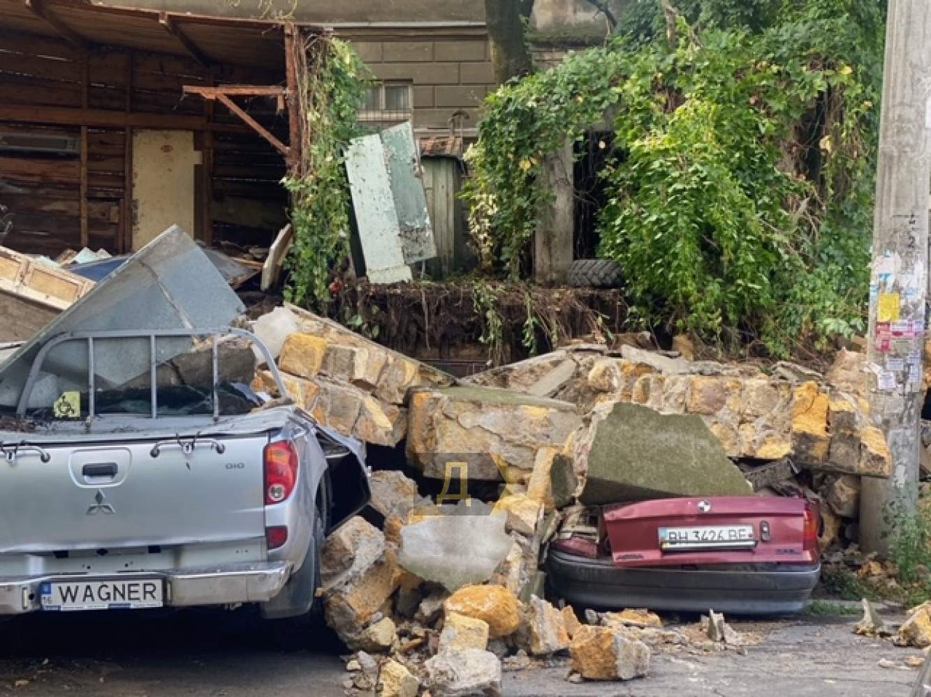 Обвалилась стіна Одеса Повінь Новини Одеси Злива в Одесі 21.07.2021 dqxikeidqxidqeant