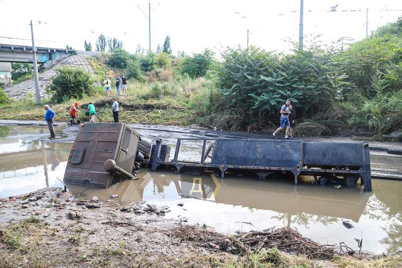 Грози в Одесі Повінь Затопило камаз Злива в Одесі 21.07.2021