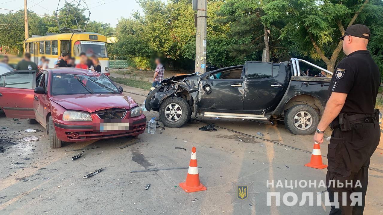 Водитель Mitsubishi въехал в Hyundai dqxikeidqxidqrant
