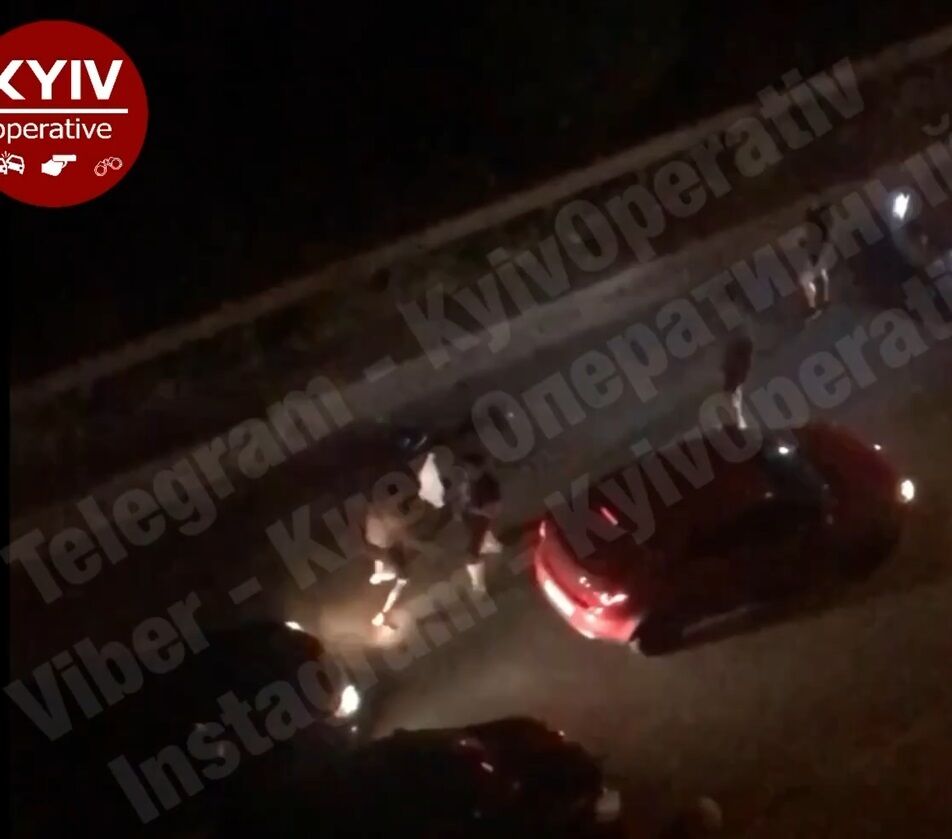 Андрей Фединчик устроил скандал посреди улицы в Киеве и набросился на водителя dqxikeidqxidqeant