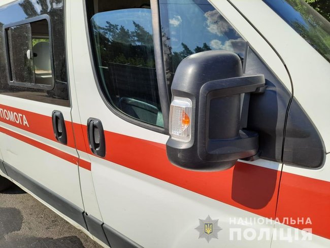 Вышел на проезжую часть: В Харькове скорая сбила насмерть 75-летнего мужчину 04