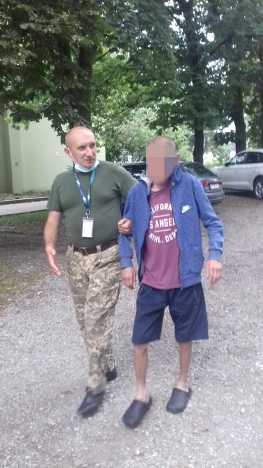 На зображенні може бути: 1 особа, стоїть та на відкритому повітрі